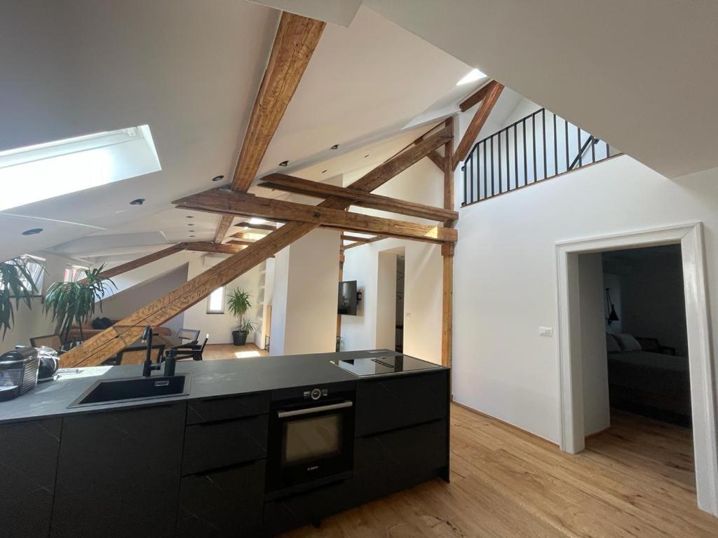 Split Rooftop Loft Luaran gambar