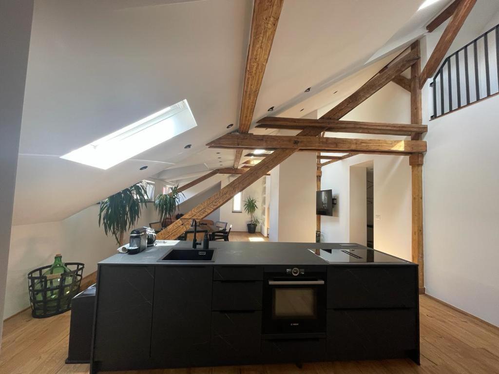 Split Rooftop Loft Luaran gambar