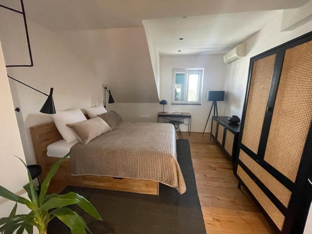 Split Rooftop Loft Luaran gambar